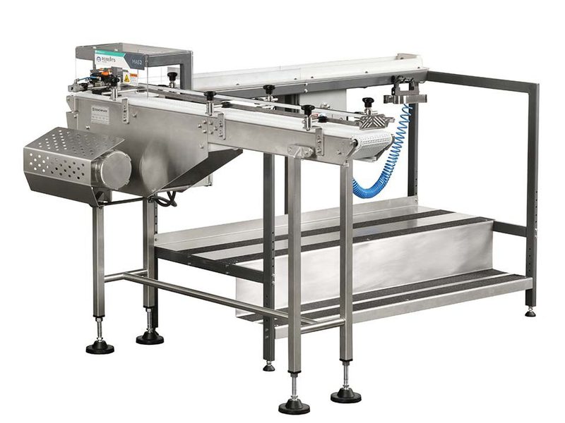Machine Operator Can Pack Craft-Pak® Applicators for Canned Beverage Multipacks | Roberts PolyPro ...